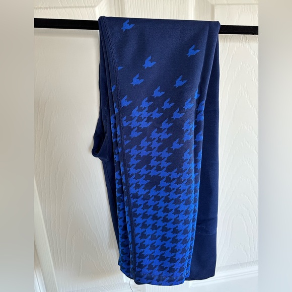 Fabletics workout set - Picture 2 of 2